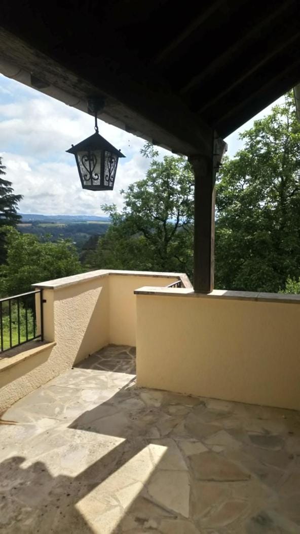 Gîte au calme avec point de vue proche Turenne House in Occitanie