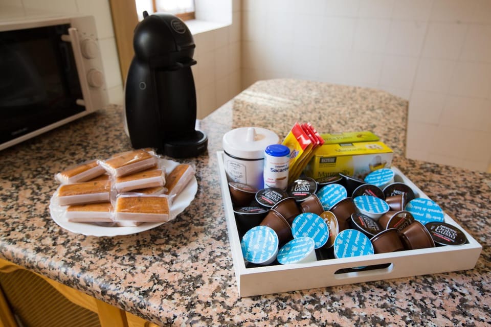 Coffee/tea facilities, Kitchen or kitchenette, Food and drinks, Food