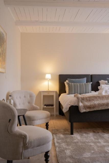 Seating area, Bedroom