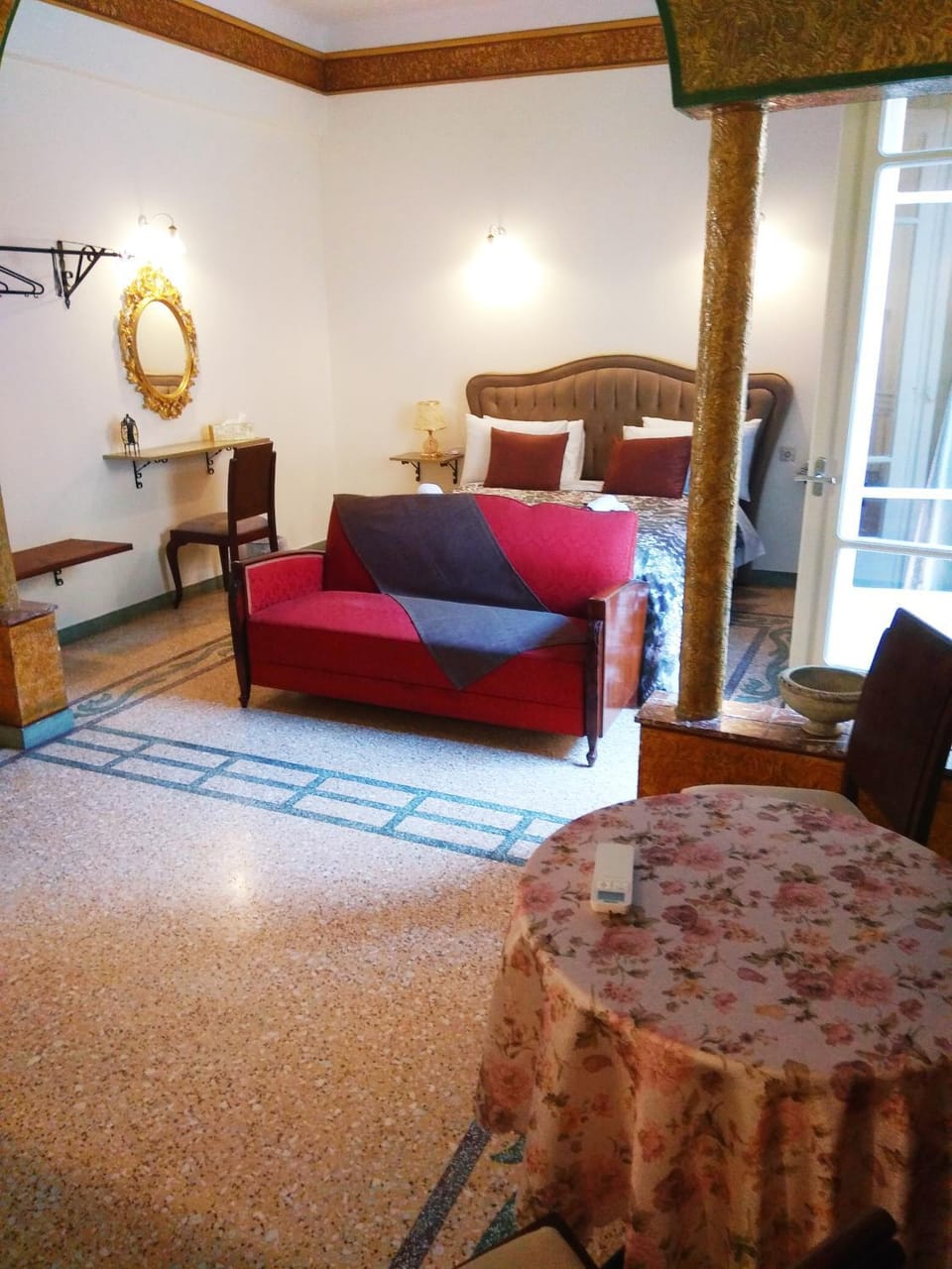 Bed, Photo of the whole room