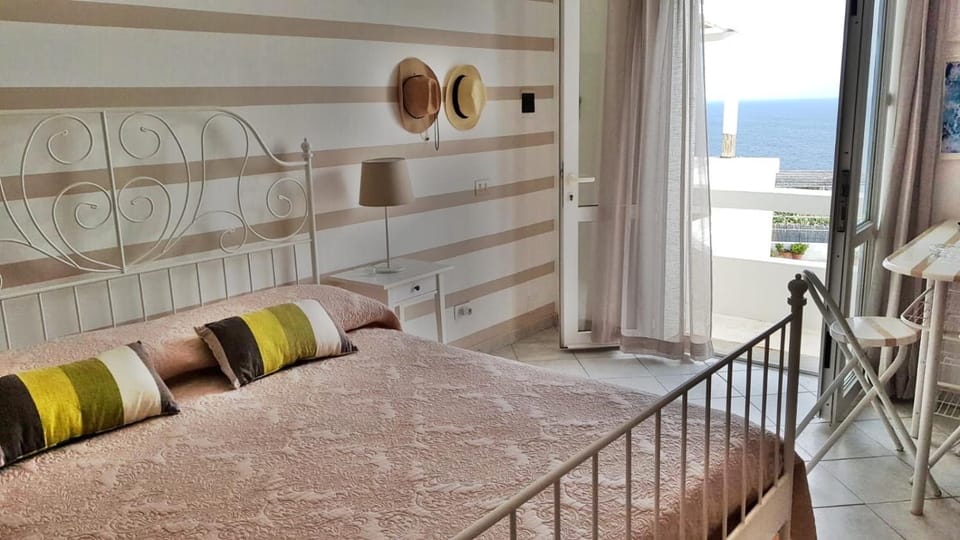 Bed, View (from property/room), Balcony/Terrace, Bedroom