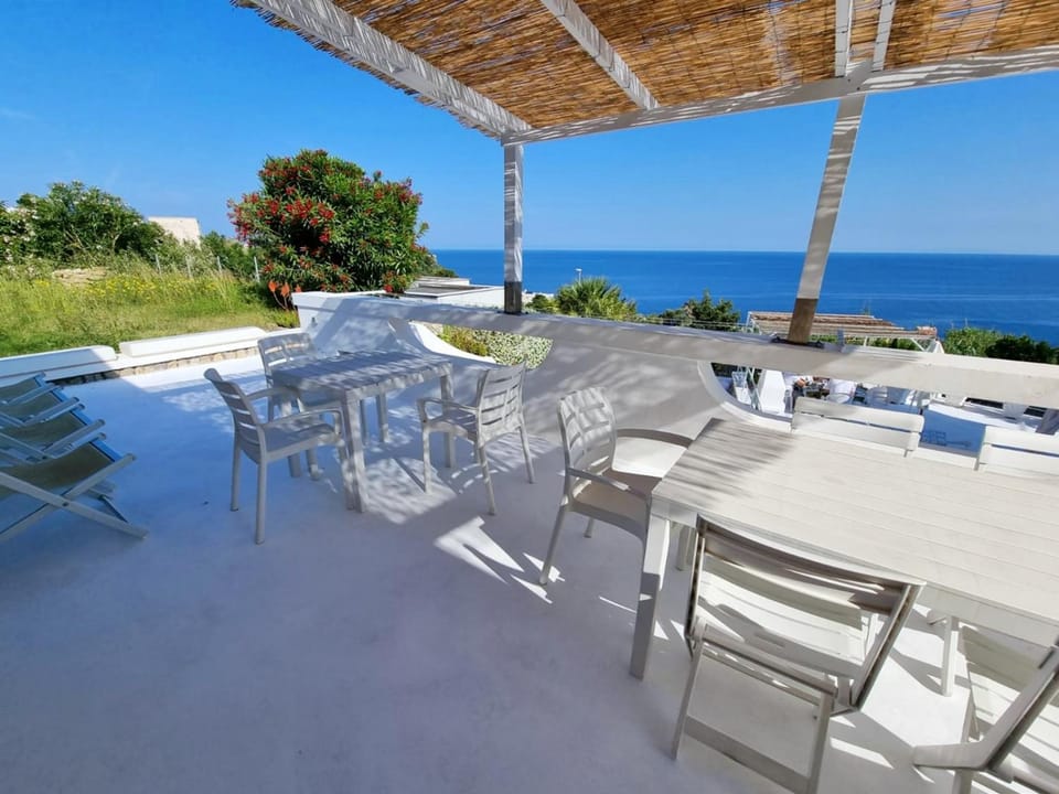 Property building, Balcony/Terrace, Sea view