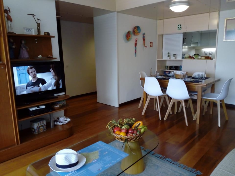 Communal lounge/ TV room, Photo of the whole room, Dining area