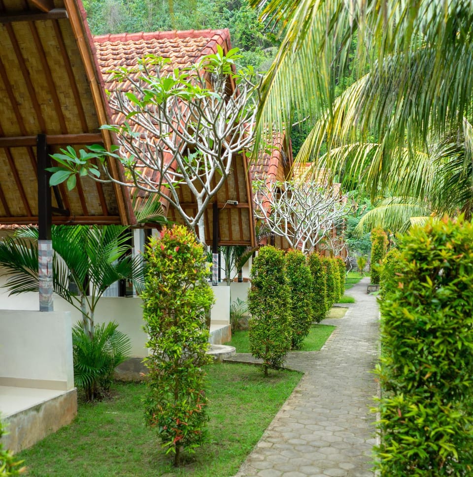 Property building, Facade/entrance, Garden