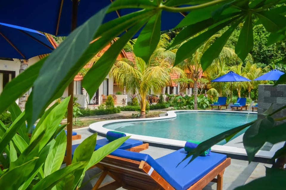 Property building, Garden view, Swimming pool