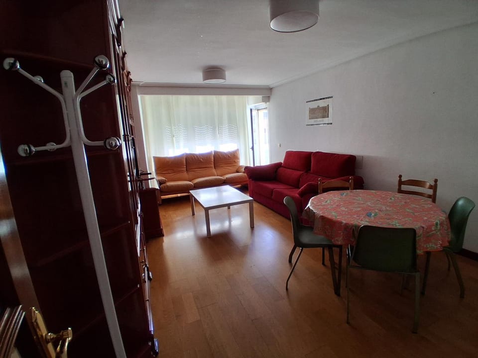 LARGE SUITE 90m2 LEÓN CENTRO Apartment in León