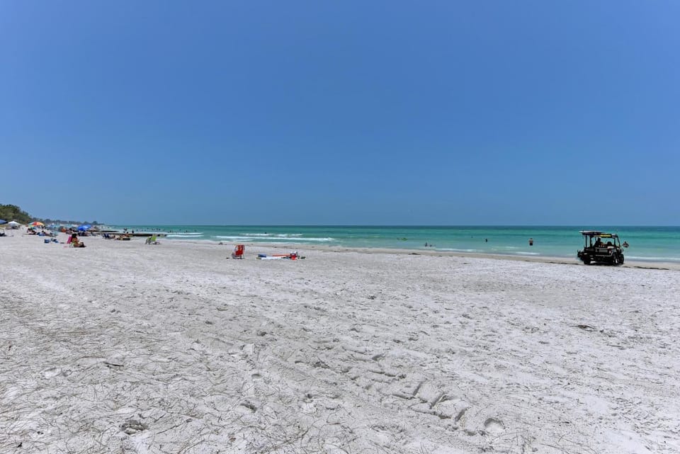 Playa Esmeralda One Bedroom Cottages House in Bradenton Beach
