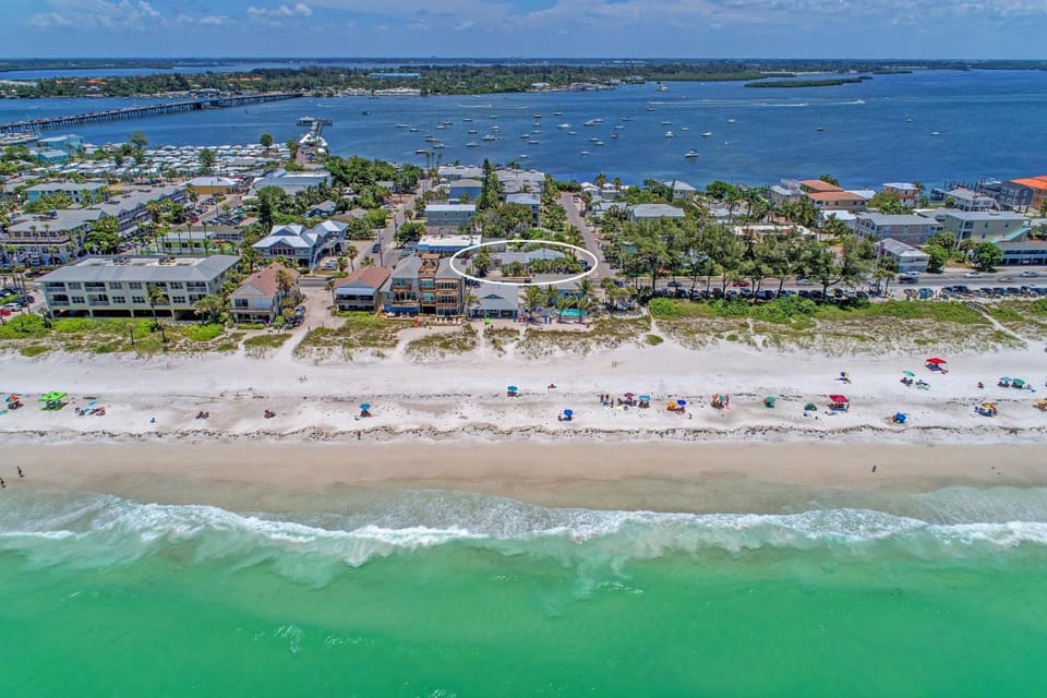 Playa Esmeralda One Bedroom Cottages House in Bradenton Beach