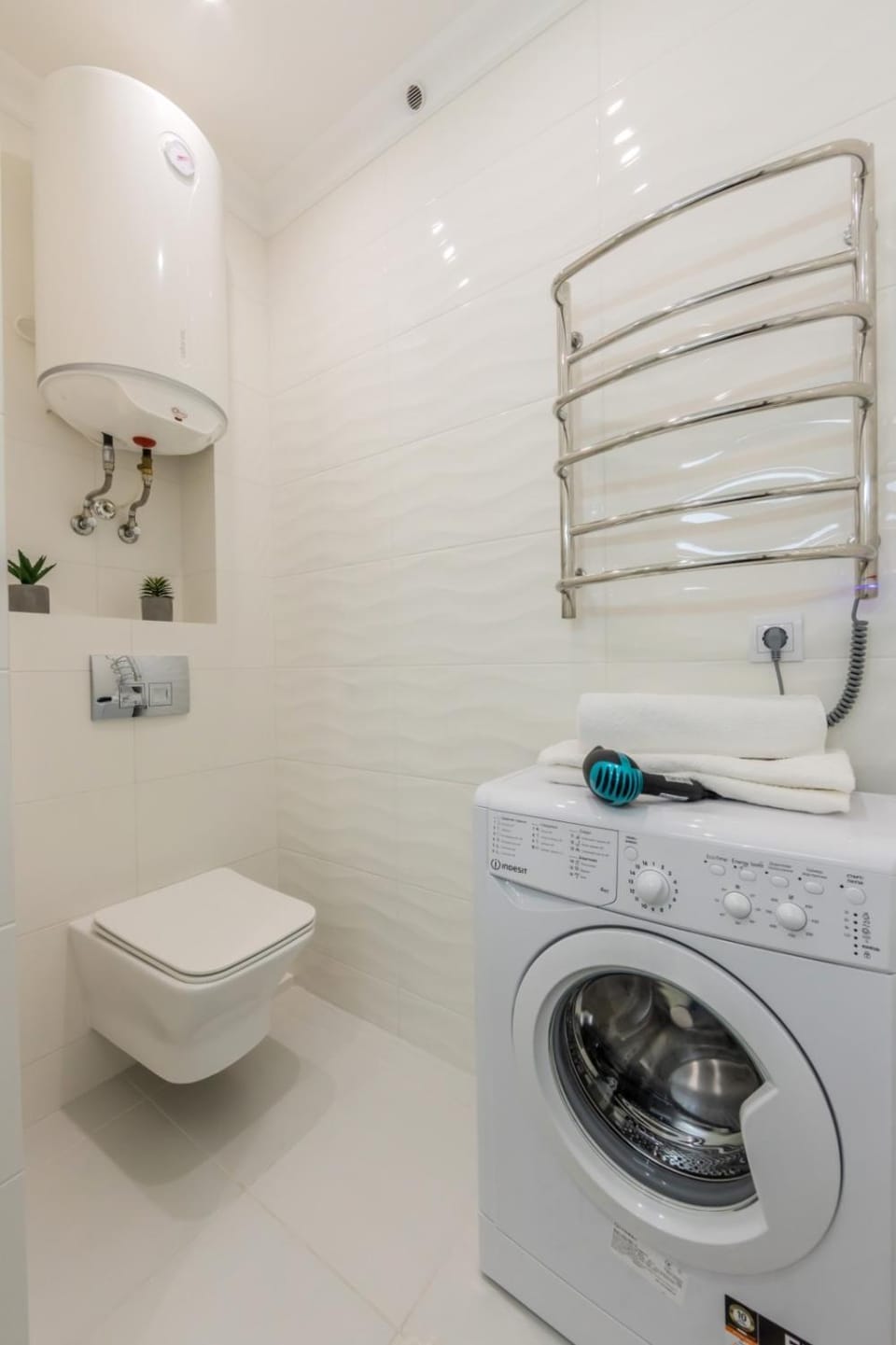 Toilet, Bathroom, towels, washing machine