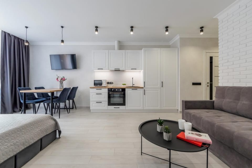 Bed, TV and multimedia, Kitchen or kitchenette, Living room, Photo of the whole room, Seating area, Dining area, Bedroom, oven, stove