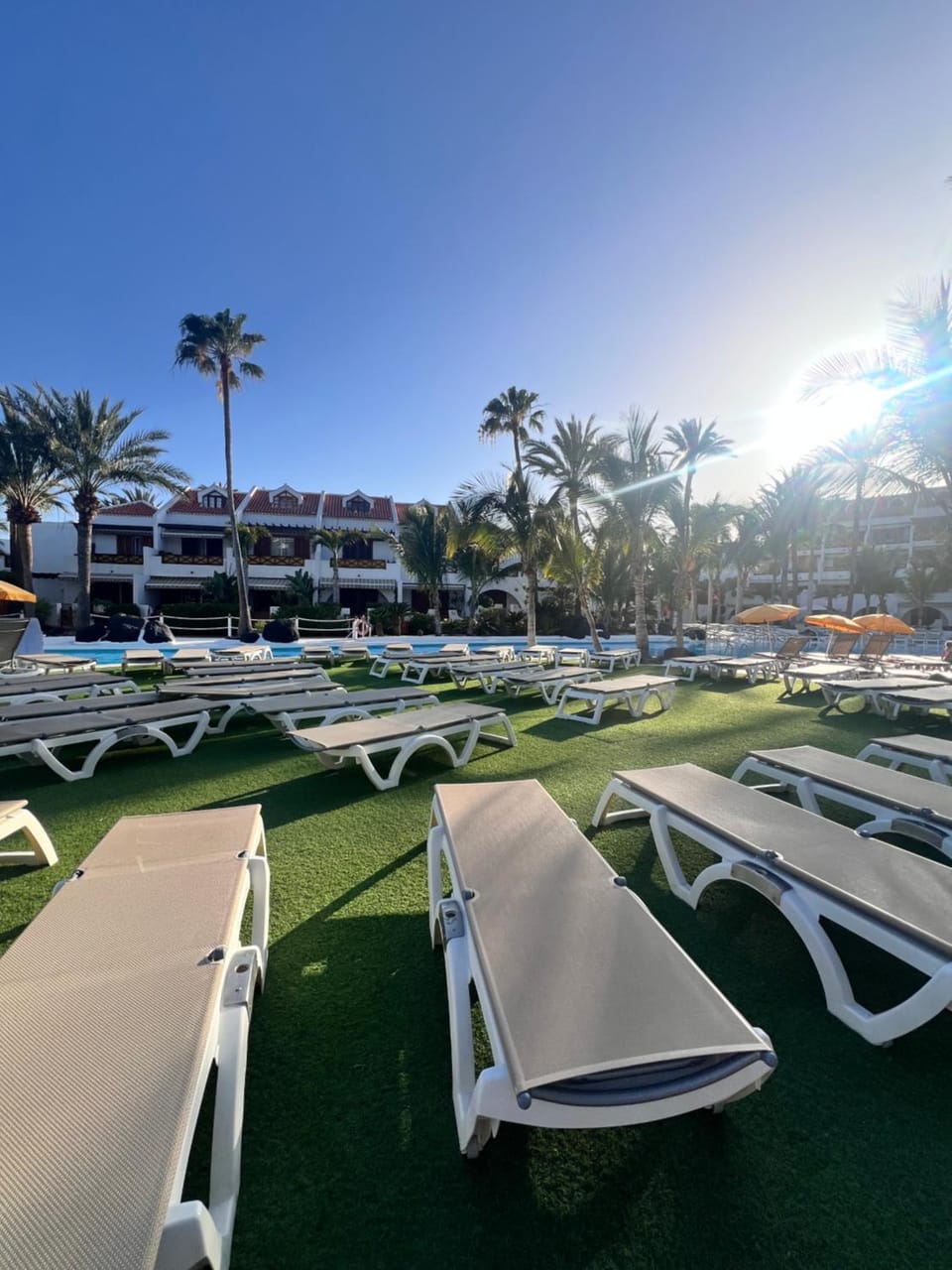 Day, Natural landscape, Swimming pool, sunbed