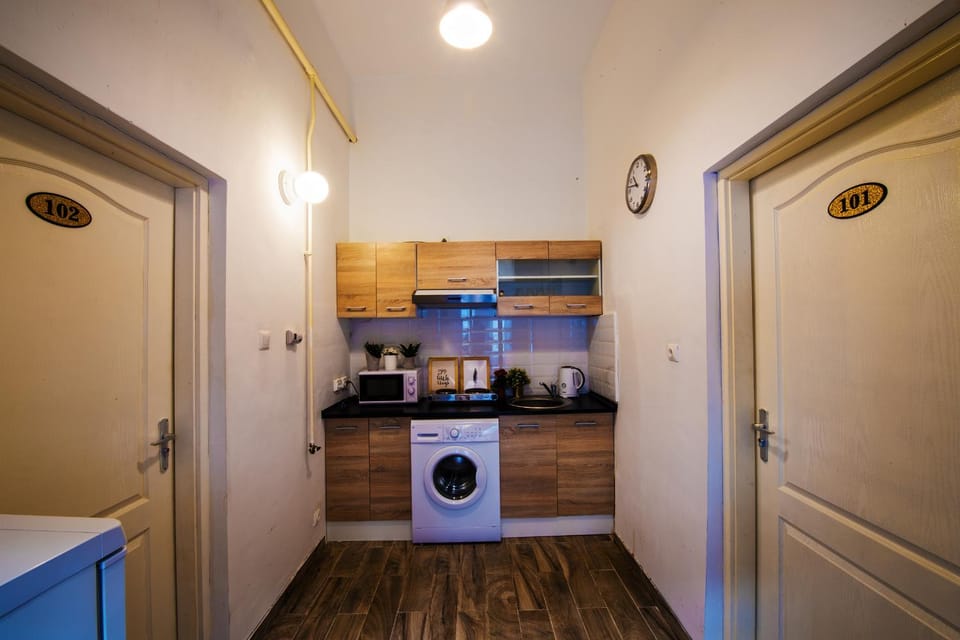 Kitchen or kitchenette