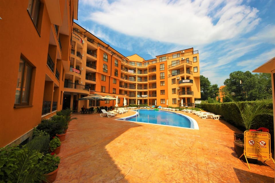 Property building, Swimming pool