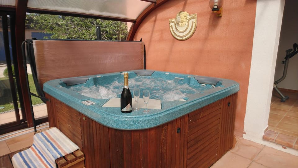 Hot Tub, Spa and wellness centre/facilities