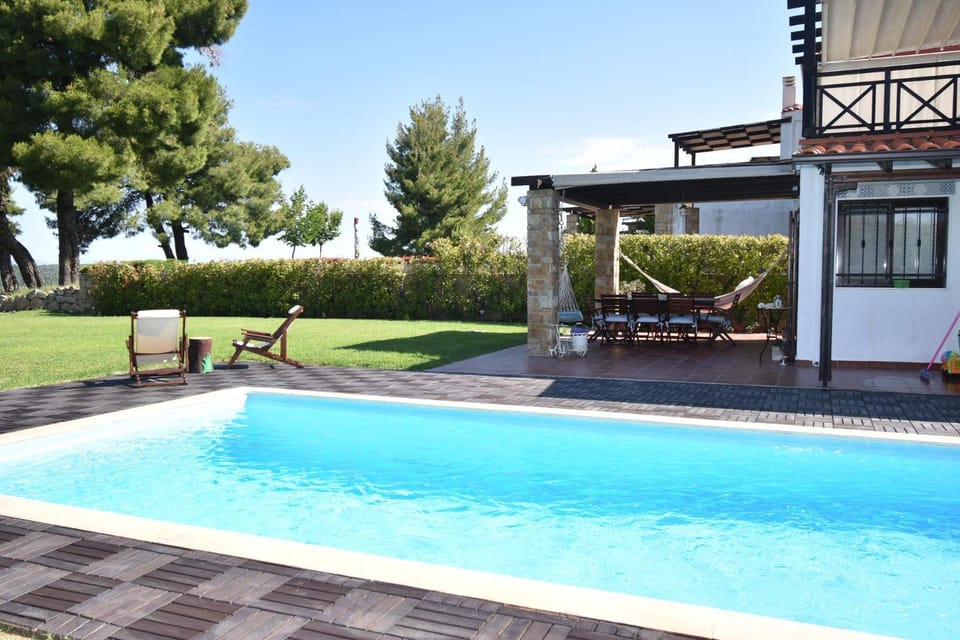 Property building, Garden, Garden view, Swimming pool