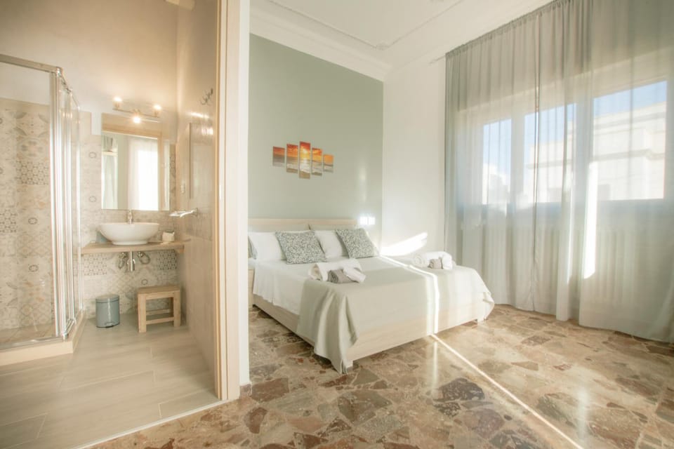 Bed, Bathroom, Photo of the whole room, Bedroom
