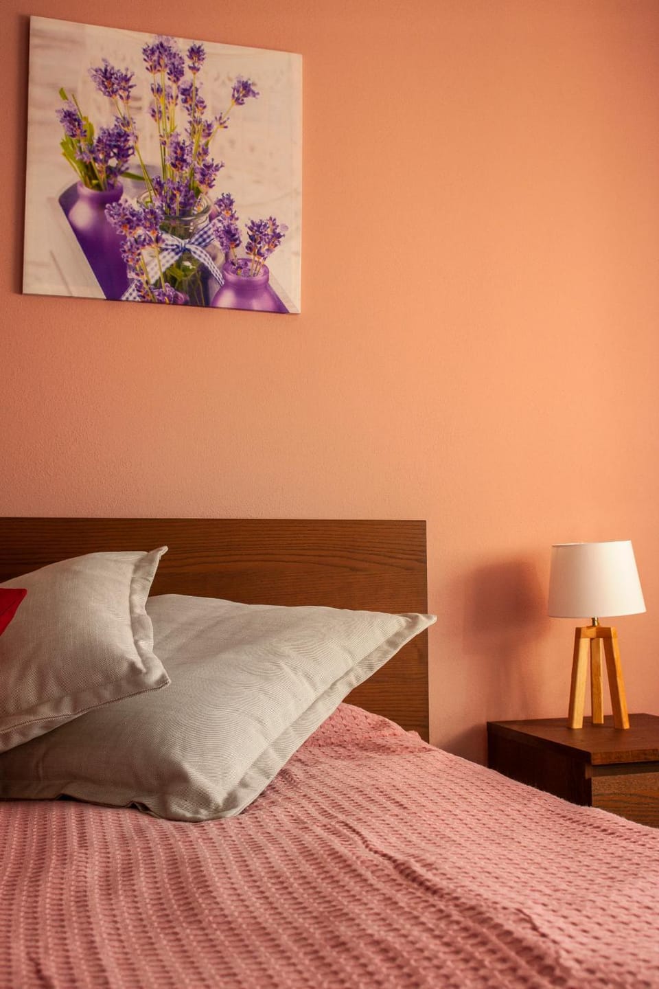 Photo of the whole room, Decorative detail