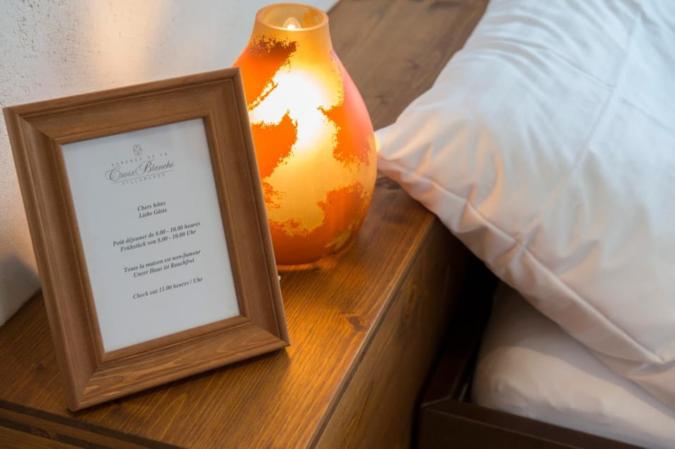 Auberge de la Croix Blanche Bed and Breakfast in Neuchâtel, Switzerland