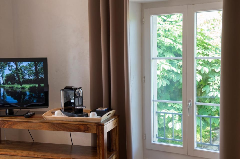 Auberge de la Croix Blanche Bed and Breakfast in Neuchâtel, Switzerland