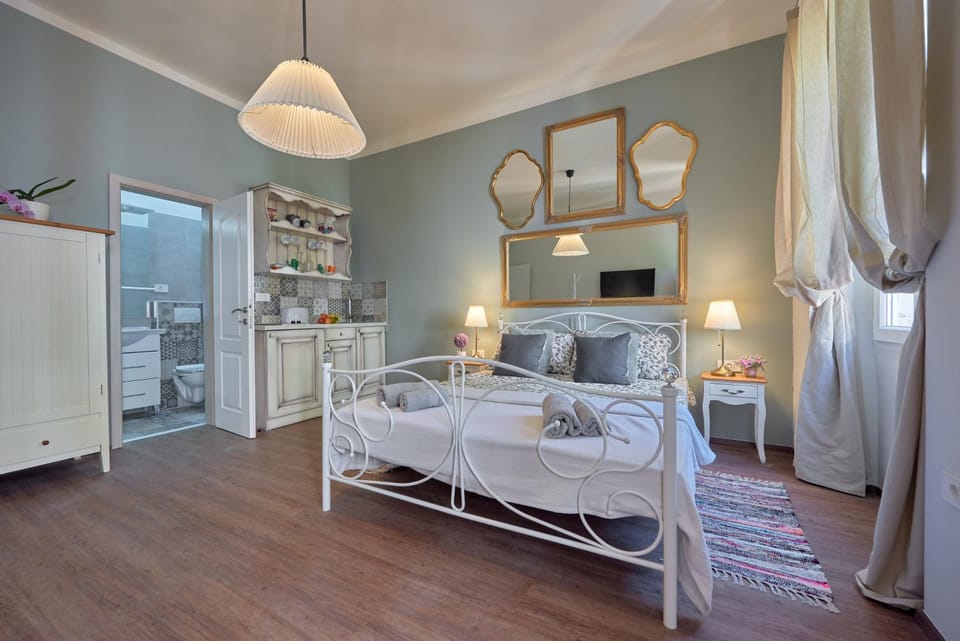 Old City Romanitic Studios 1 with FREE private parking Apartment in Pula