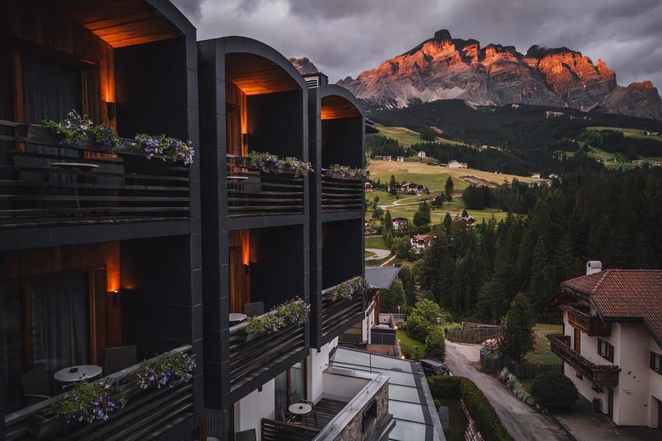 Property building, Natural landscape, Mountain view