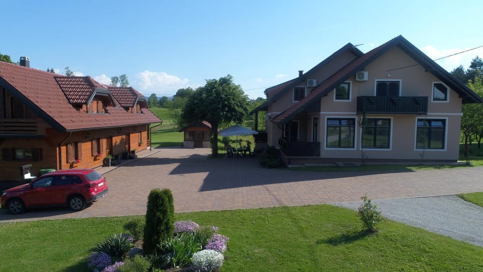Property building, Neighbourhood, Garden