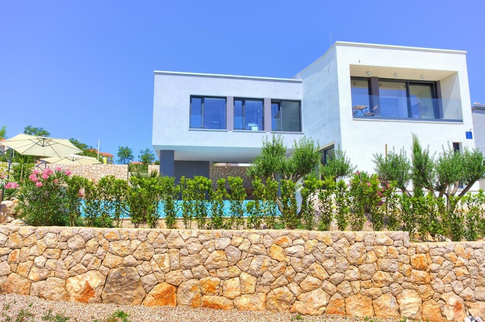 Property building, Garden