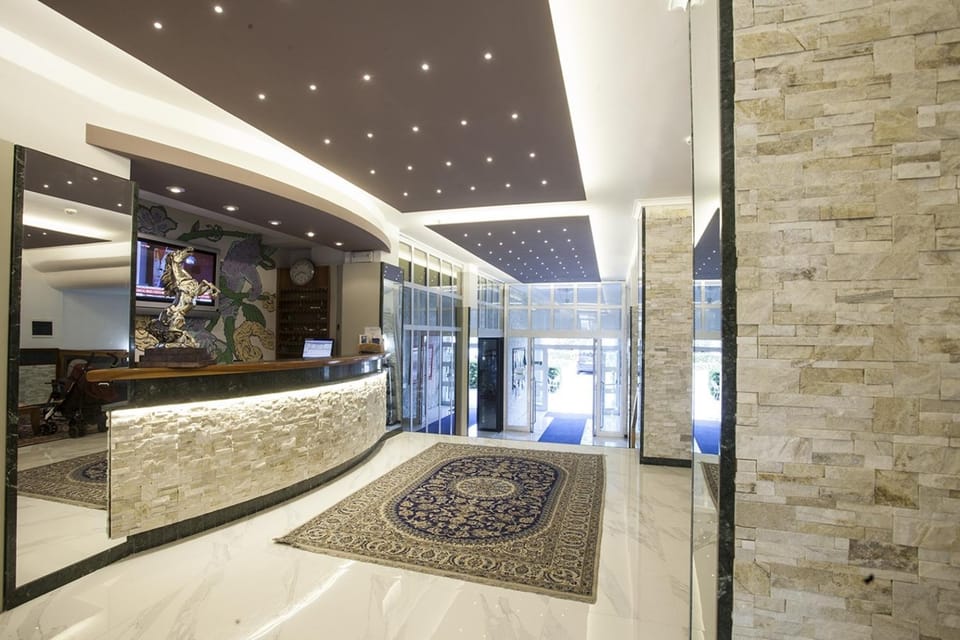 Day, Lobby or reception