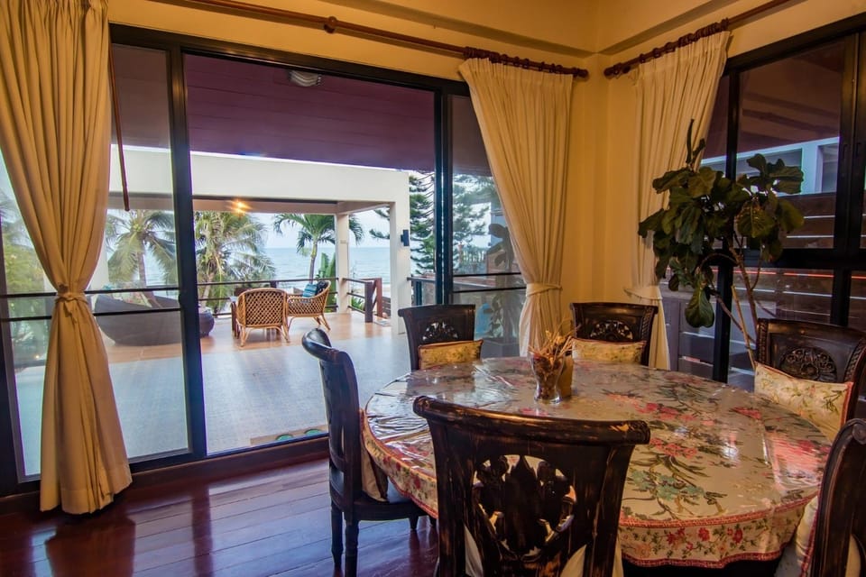 Restaurant/places to eat, Nightclub / DJ, Lounge or bar, Dining area