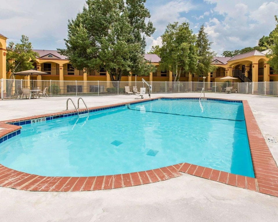 On site, Pool view, Swimming pool