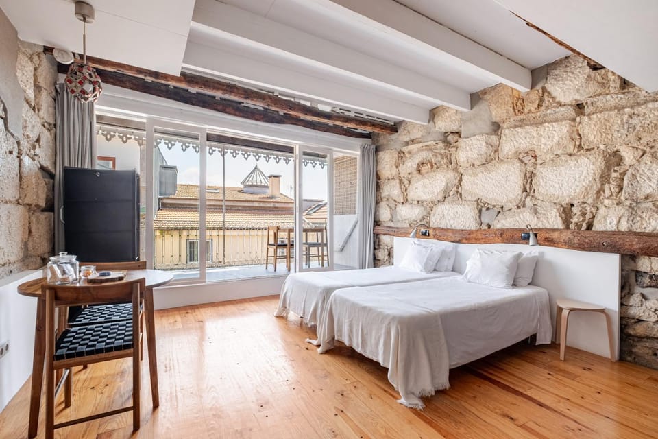 Bed, Seating area, Bedroom