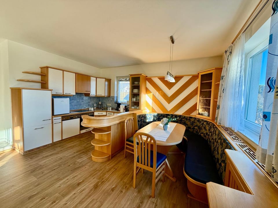 Dining area, kitchen