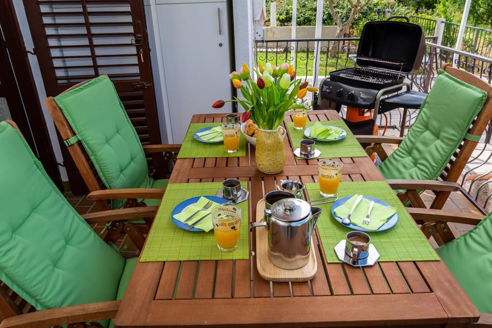 Balcony/Terrace, Seating area, Garden view