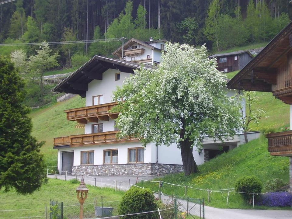 Bahlerhof - Luxner Annelies Apartment in Uderns