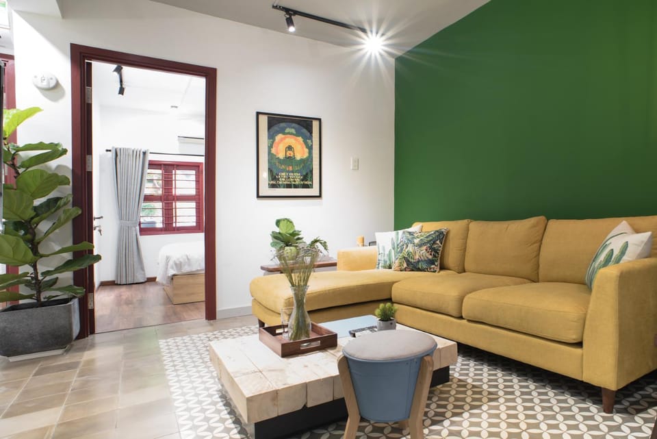 TV and multimedia, Living room, Seating area, Bedroom
