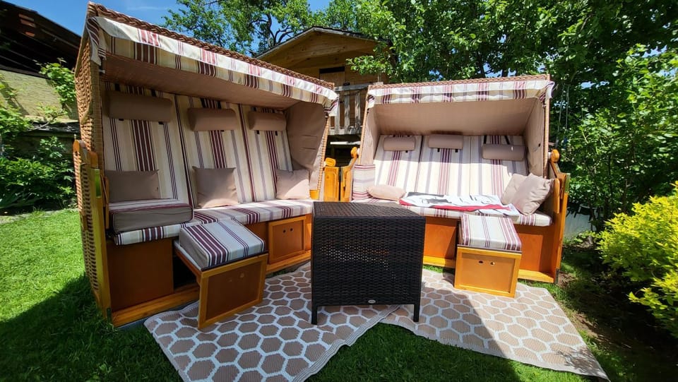 Garden, Seating area, Swimming pool, sunbed, Internal: Not applicable to any particular room