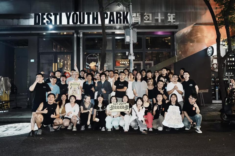 Chengdu Desti Youth Park Hostel Chunxi Road-24H Reception& English Service& Cafe& Bar& Luggage Storage& Large Public Area Hostel in Chengdu
