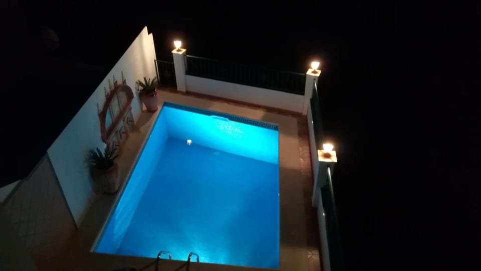 Swimming pool, Swimming pool