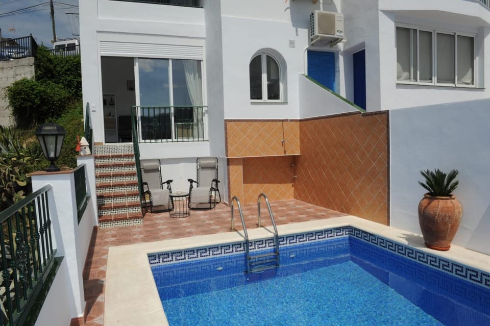 Balcony/Terrace, Mountain view, River view, Sea view, Swimming pool, Swimming pool