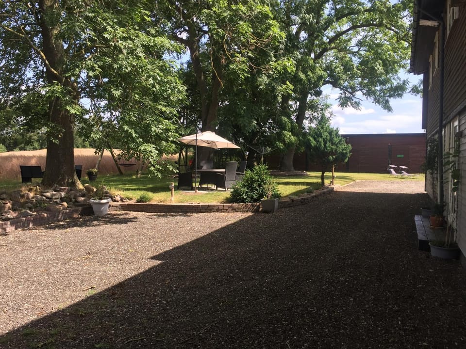 Garden, Internal: Not applicable to any particular room