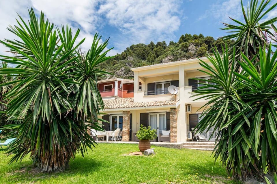 Property building, Spring, Day, Natural landscape, Garden, Garden view, Sea view, Sunrise