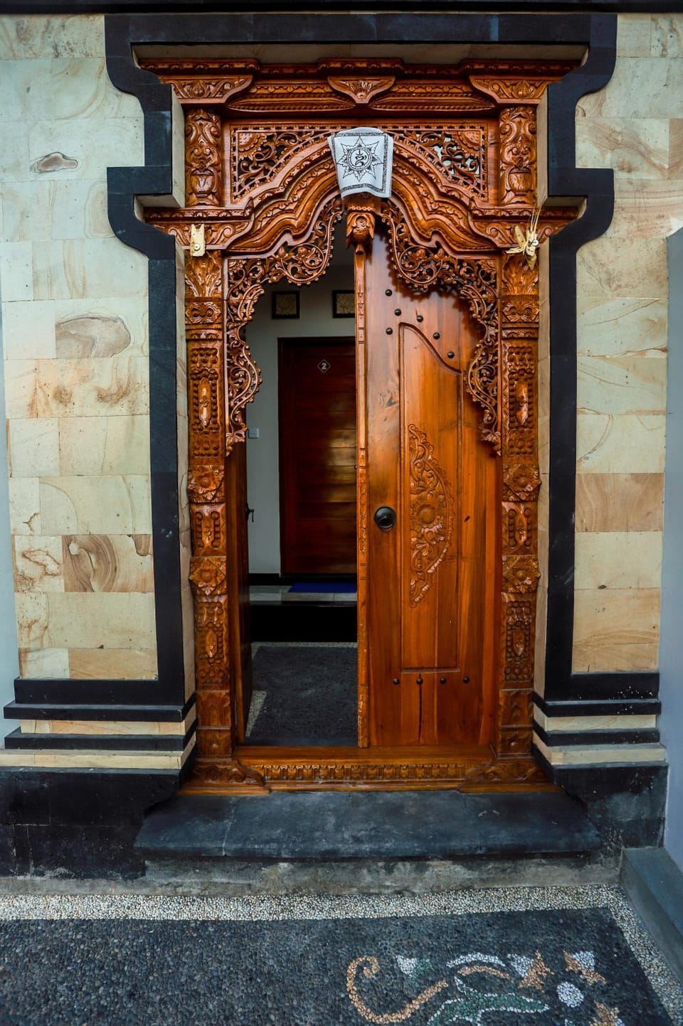 Facade/entrance