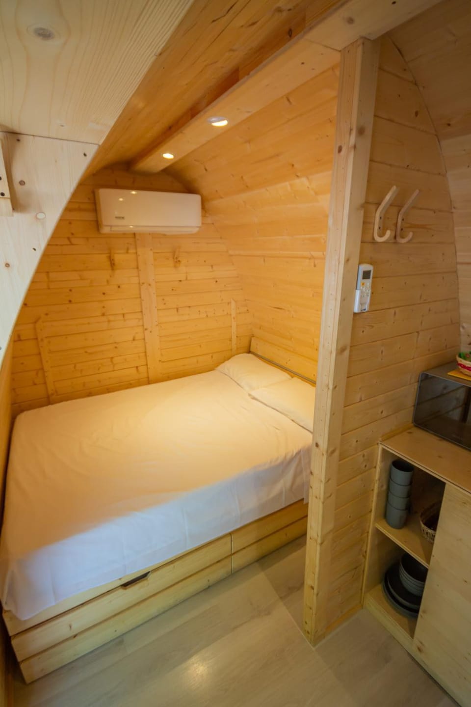 Bed, Photo of the whole room, Bedroom, air conditioner