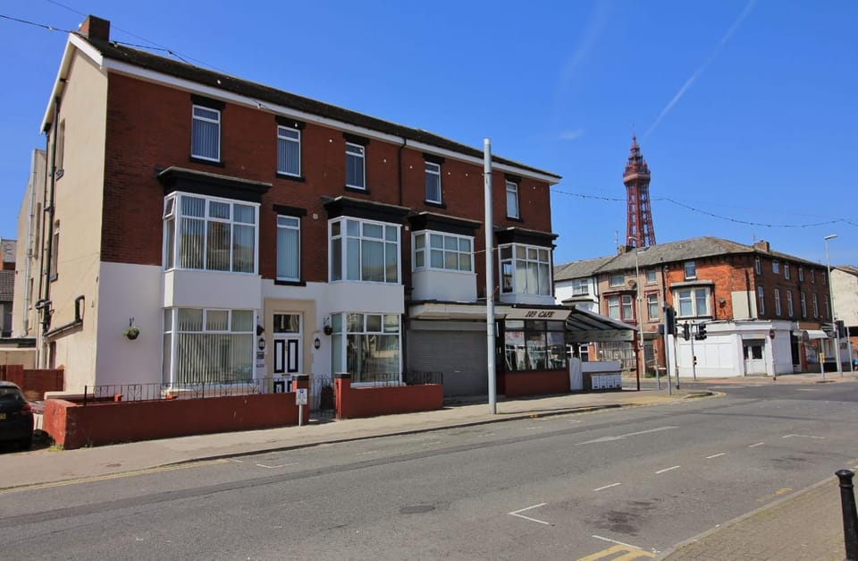 Property building, Day, City view, Street view, Location