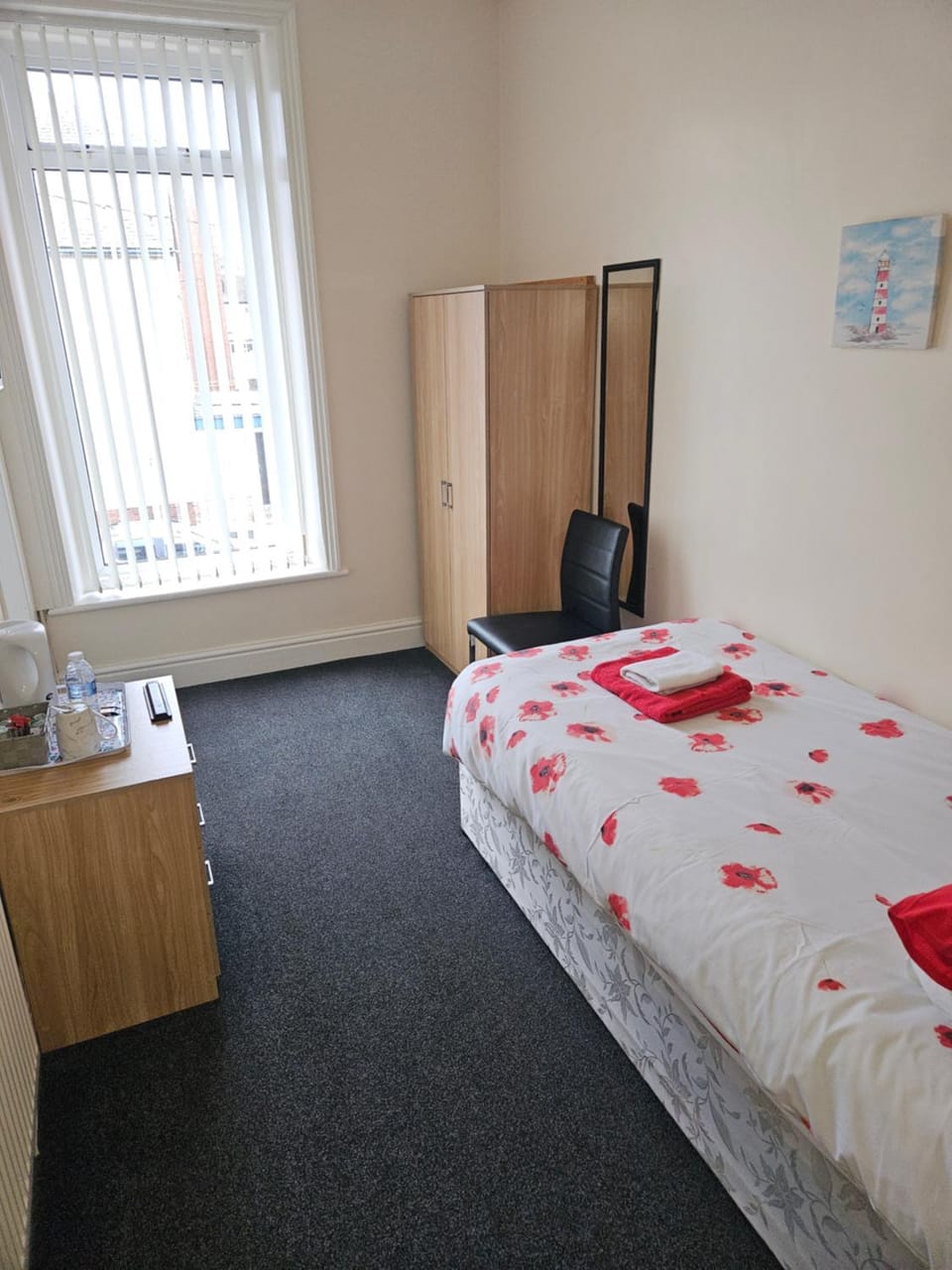 Bed, Photo of the whole room