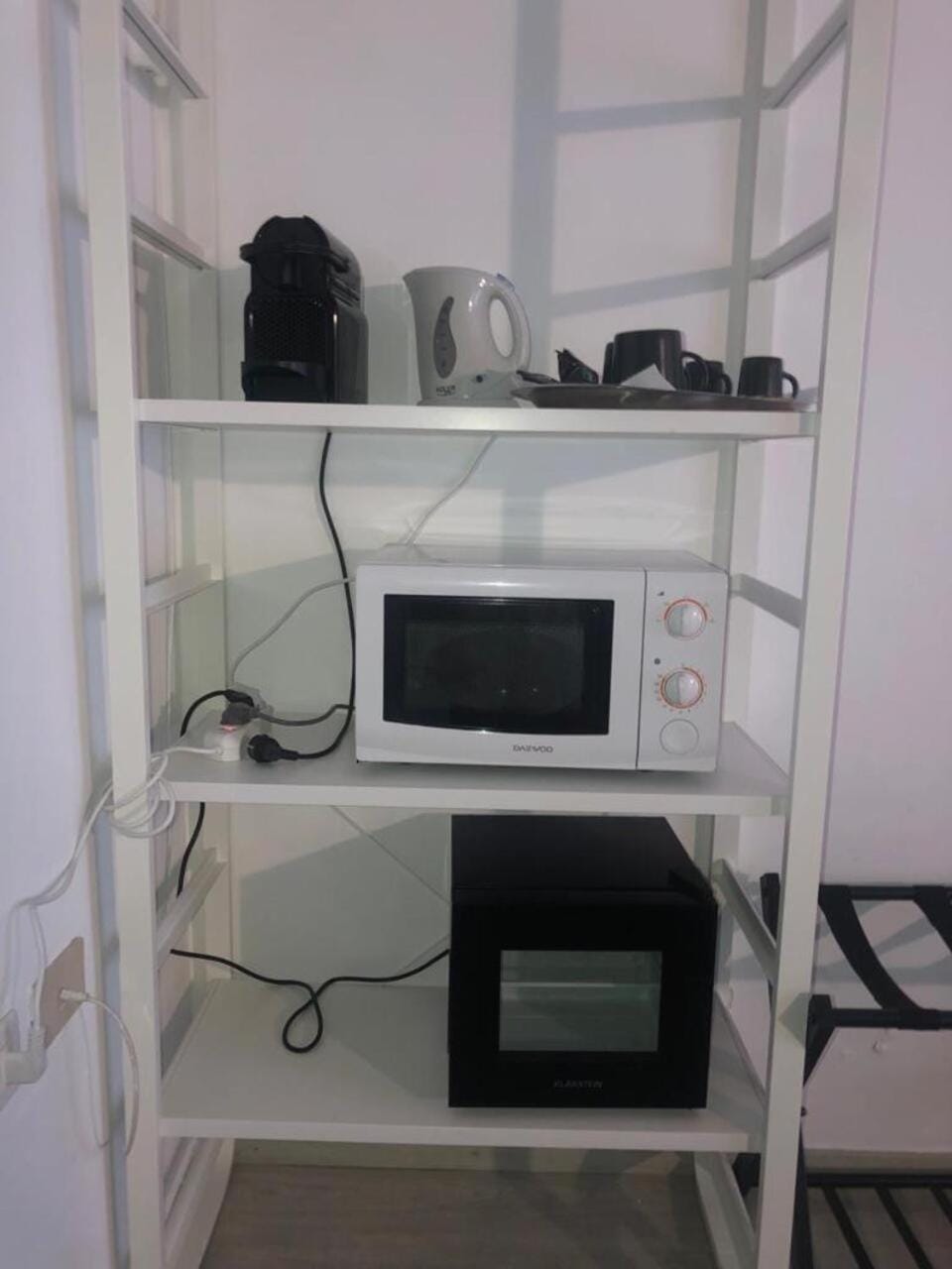 Kitchen or kitchenette, minibar, oven