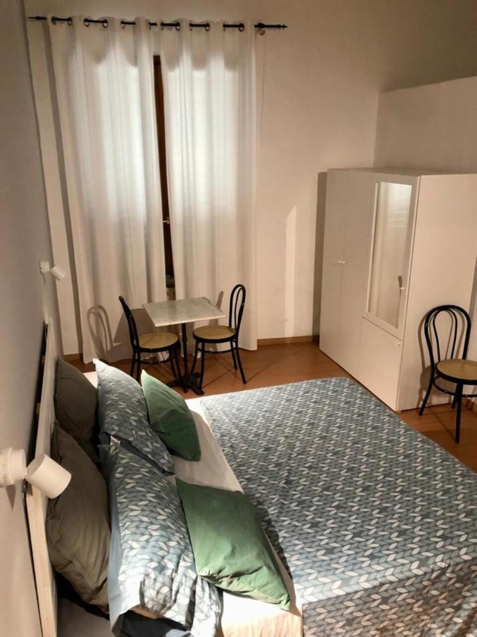 Bed, Living room, Photo of the whole room, Seating area, Bedroom, wardrobe