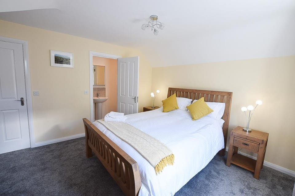 Toilet, Bed, Bedroom