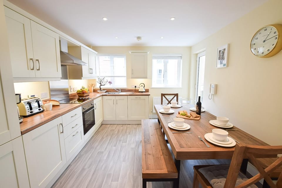 Coffee/tea facilities, Kitchen or kitchenette, Dining area