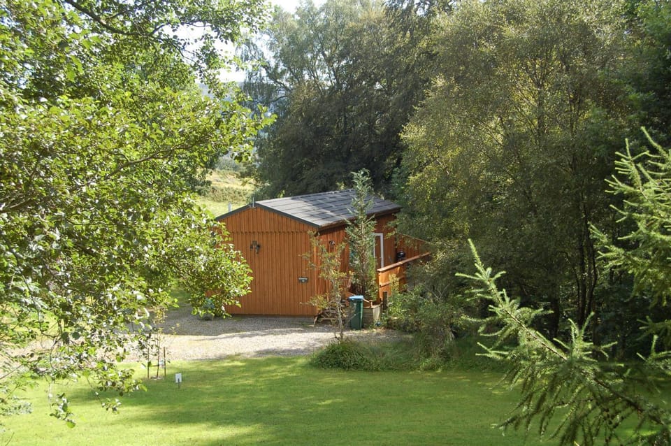Waterfall Lodge - private waterfall and sauna Nature lodge in Scotland